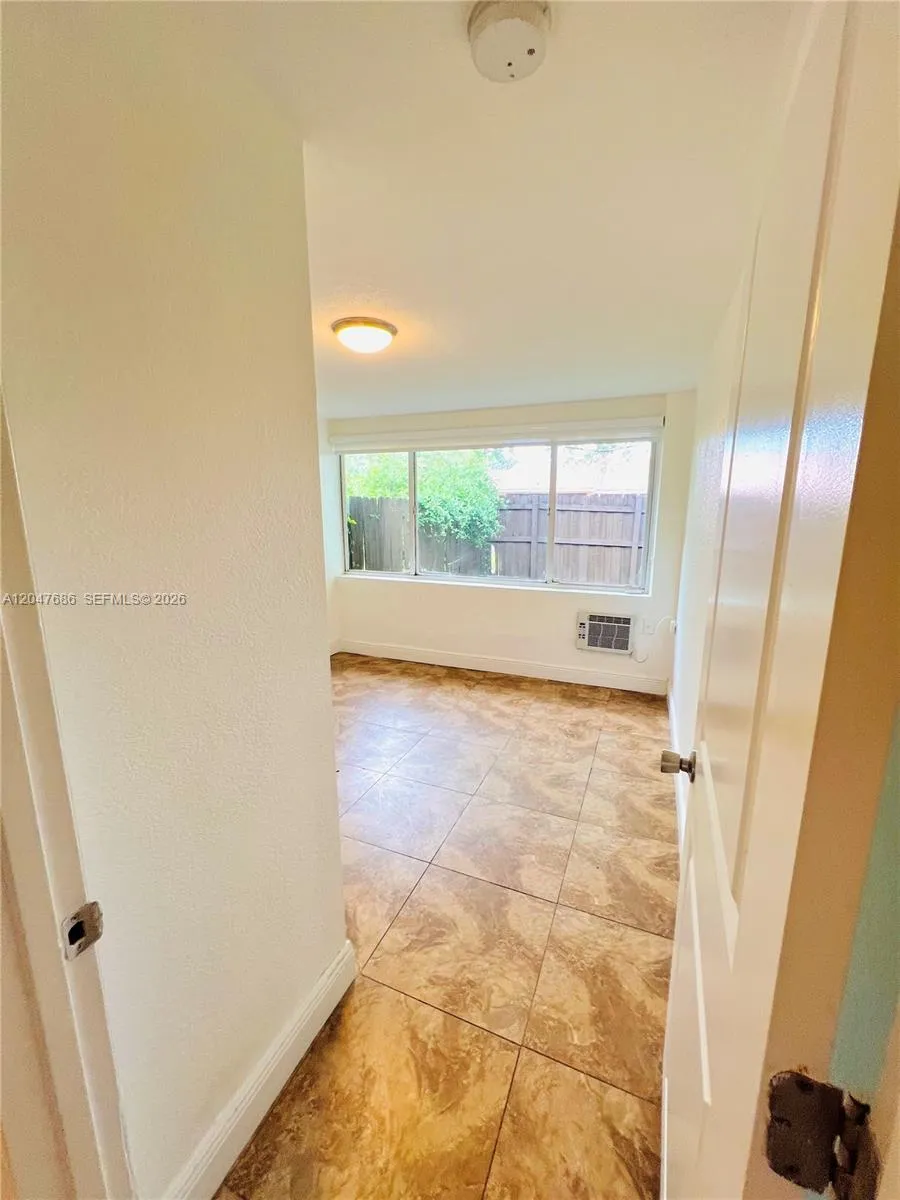 410 Pinecrest Dr #1 Miami Springs, FL 33166