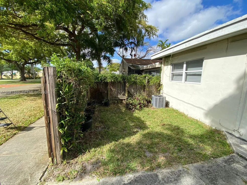 410 Pinecrest Dr #1 Miami Springs, FL 33166
