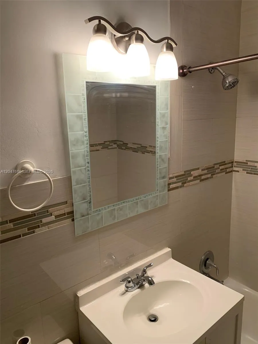 410 Pinecrest Dr #1 Miami Springs, FL 33166