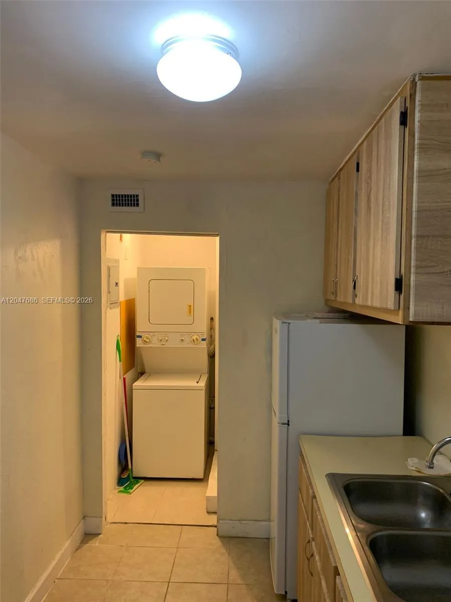 410 Pinecrest Dr #1 Miami Springs, FL 33166