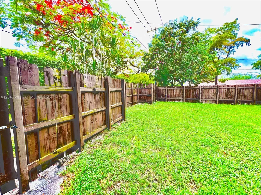 410 Pinecrest Dr #1 Miami Springs, FL 33166