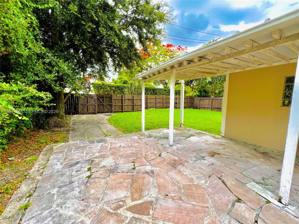 410 Pinecrest Dr #1 Miami Springs, FL 33166