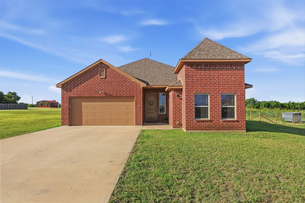 265 Delatorre Street Trenton, TX 75490