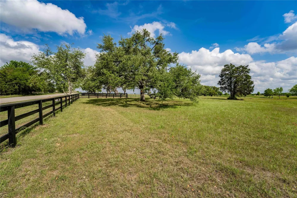 W Fm 1291 Round Top, TX 78954