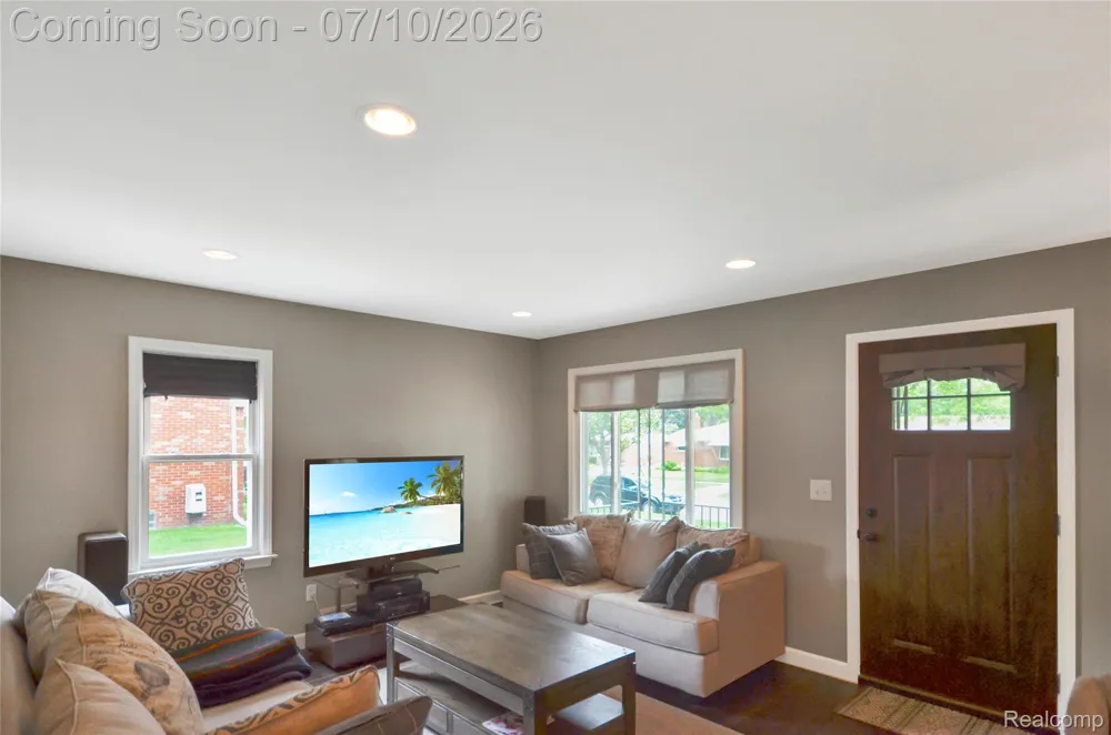 29067 Milton Avenue Madison Heights City, MI 48071