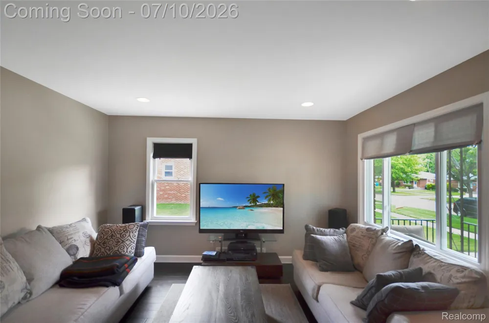 29067 Milton Avenue Madison Heights City, MI 48071