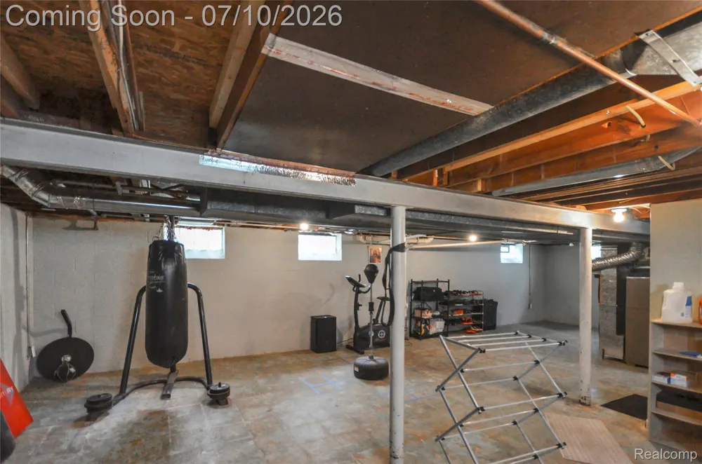 29067 Milton Avenue Madison Heights City, MI 48071