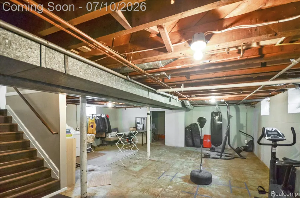 29067 Milton Avenue Madison Heights City, MI 48071