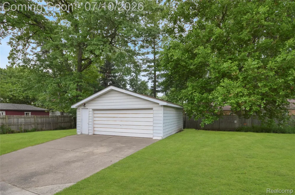 29067 Milton Avenue Madison Heights City, MI 48071