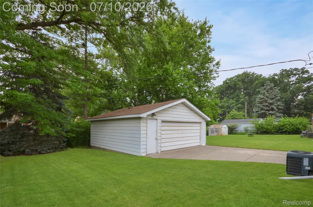 29067 Milton Avenue Madison Heights City, MI 48071