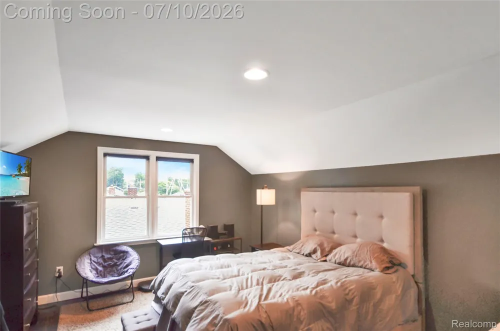 29067 Milton Avenue Madison Heights City, MI 48071