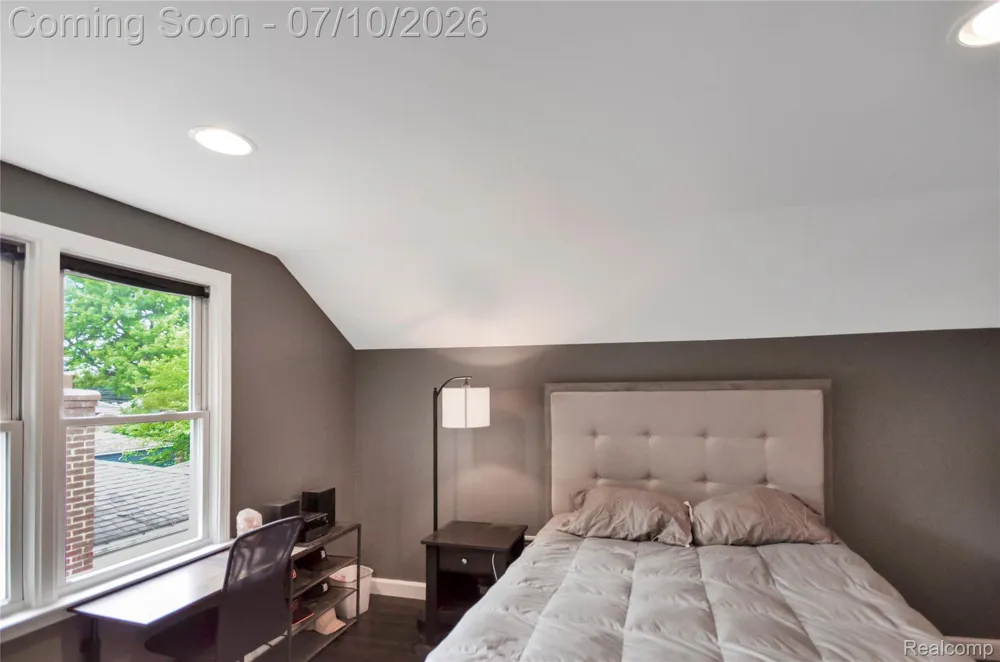 29067 Milton Avenue Madison Heights City, MI 48071