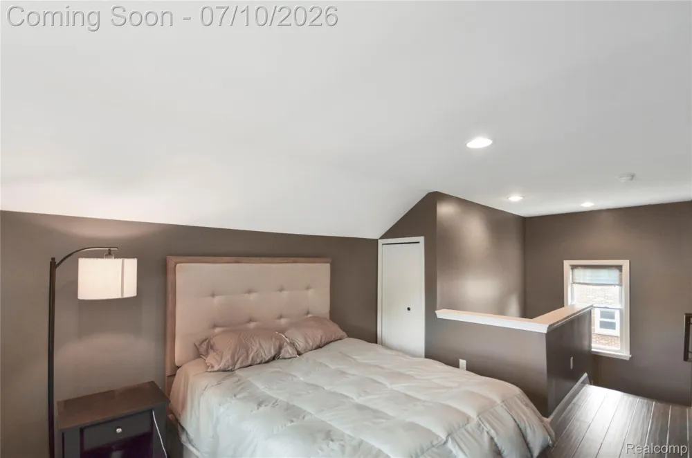 29067 Milton Avenue Madison Heights City, MI 48071