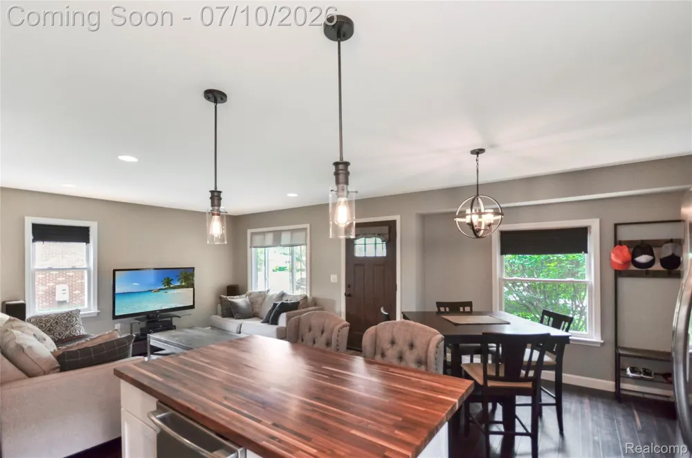 29067 Milton Avenue Madison Heights City, MI 48071
