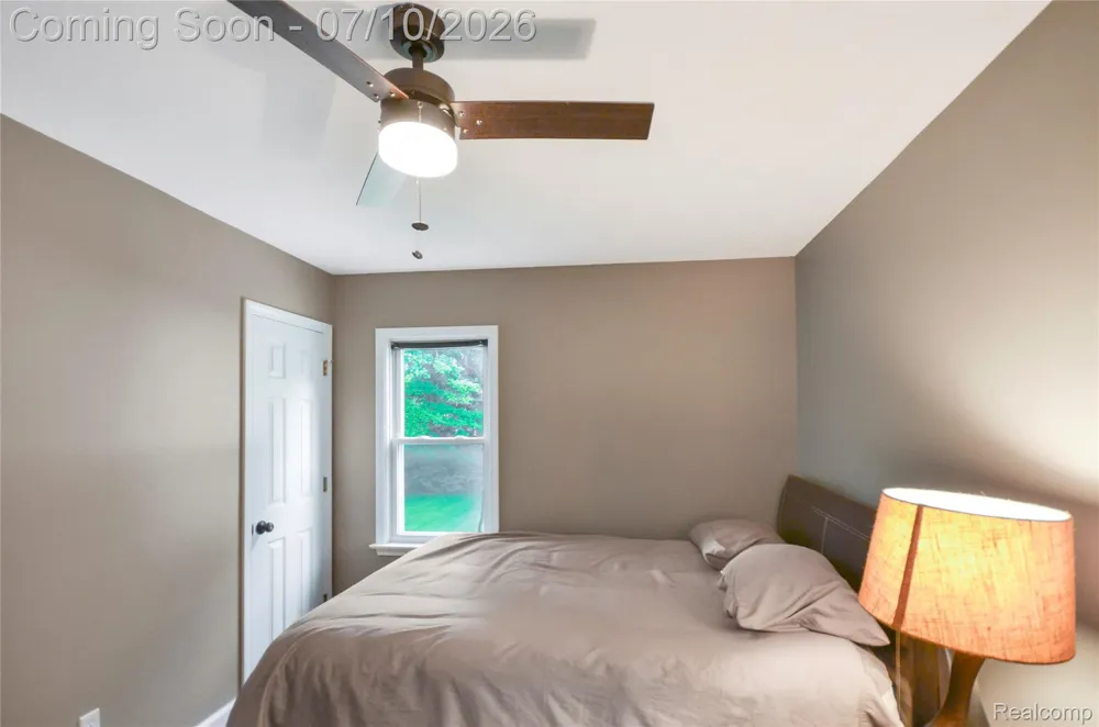 29067 Milton Avenue Madison Heights City, MI 48071