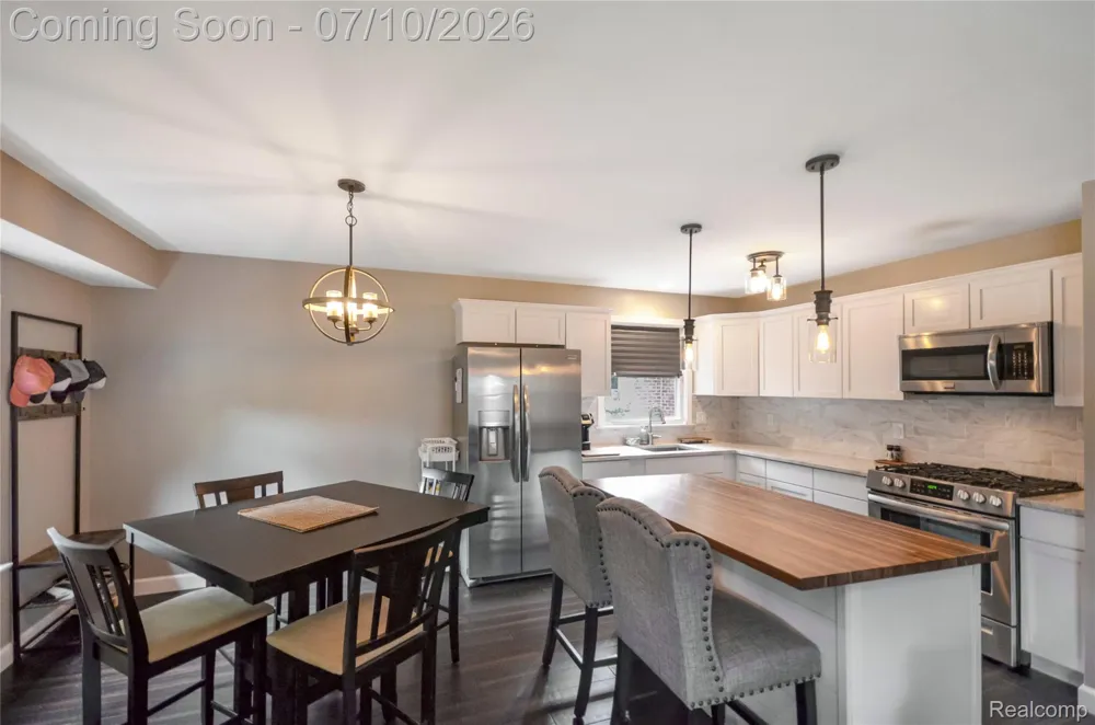 29067 Milton Avenue Madison Heights City, MI 48071