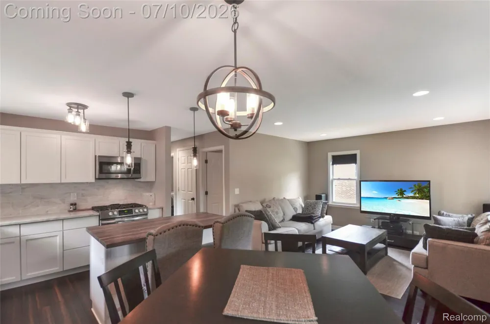 29067 Milton Avenue Madison Heights City, MI 48071
