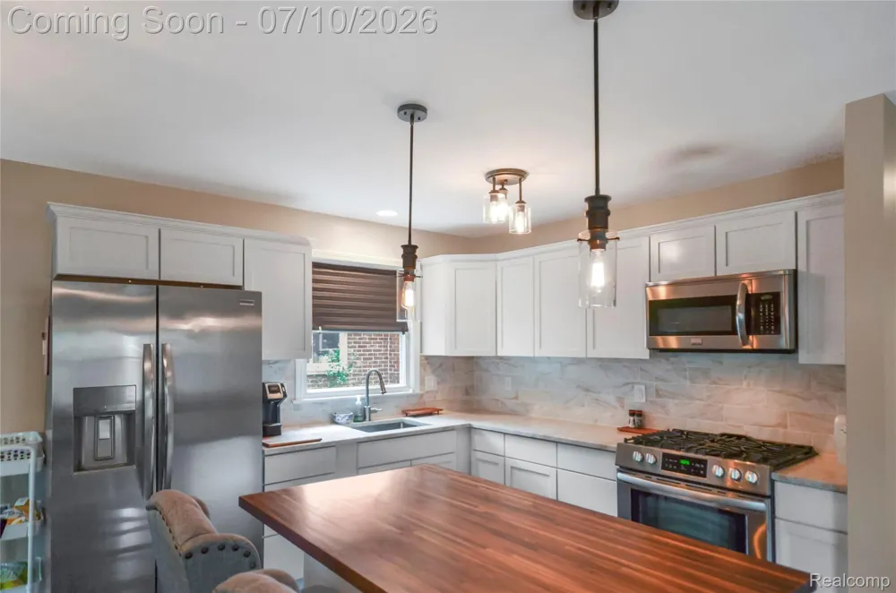 29067 Milton Avenue Madison Heights City, MI 48071