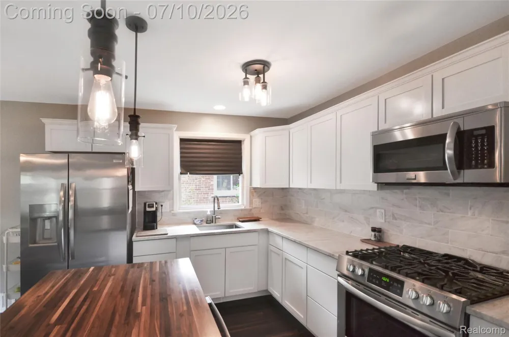 29067 Milton Avenue Madison Heights City, MI 48071