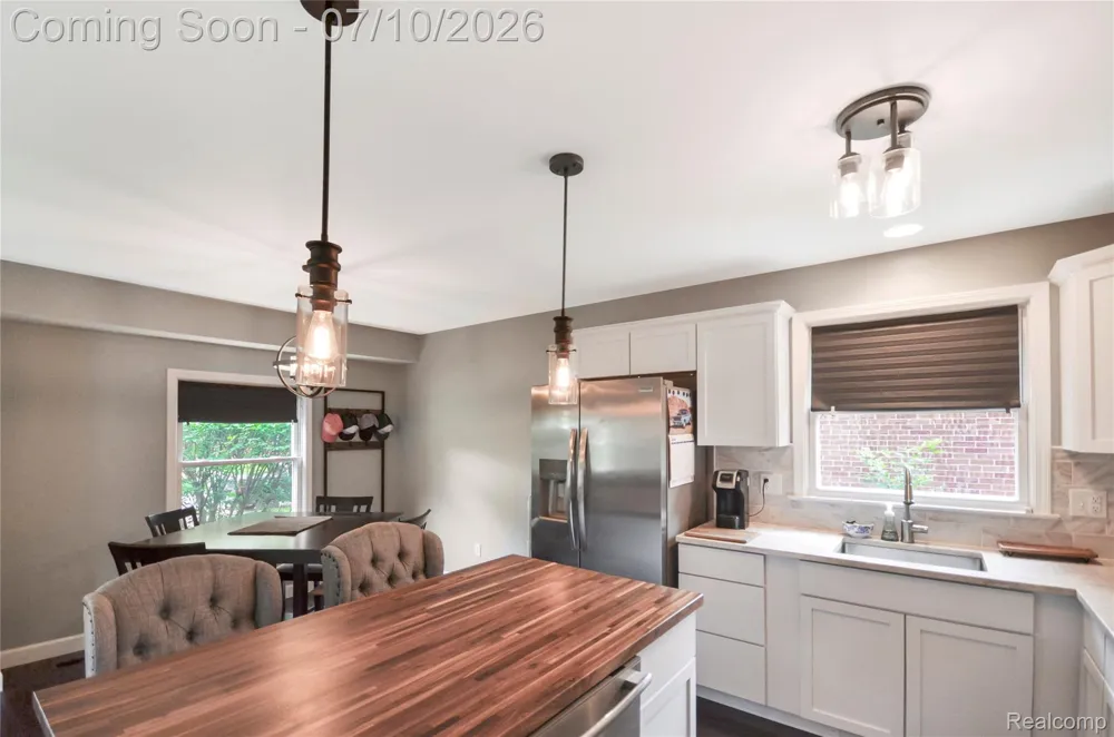 29067 Milton Avenue Madison Heights City, MI 48071