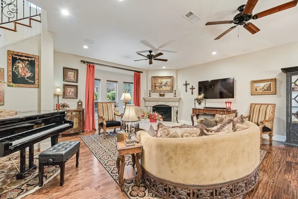 18307 Frankford Lakes Circle Dallas, TX 75252
