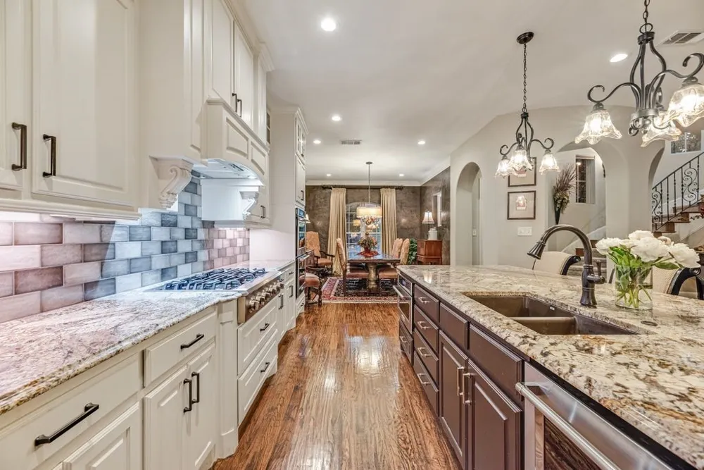 18307 Frankford Lakes Circle Dallas, TX 75252