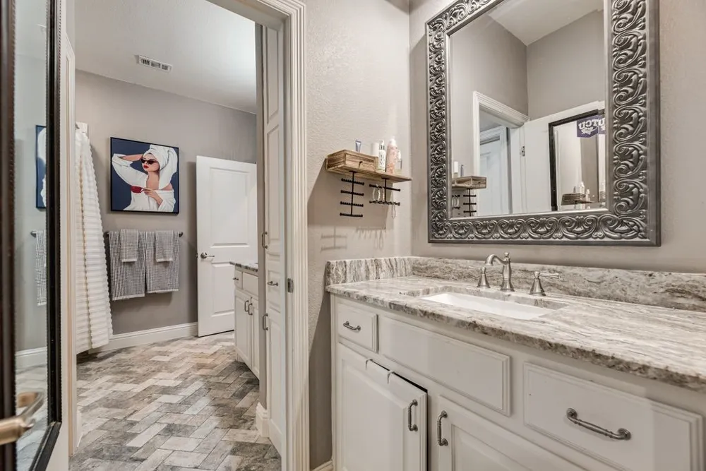 18307 Frankford Lakes Circle Dallas, TX 75252