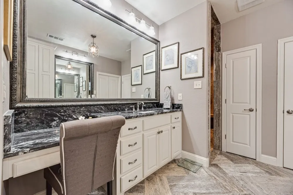 18307 Frankford Lakes Circle Dallas, TX 75252