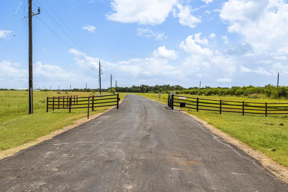 7915 Meteor Drive Sealy, TX 77474