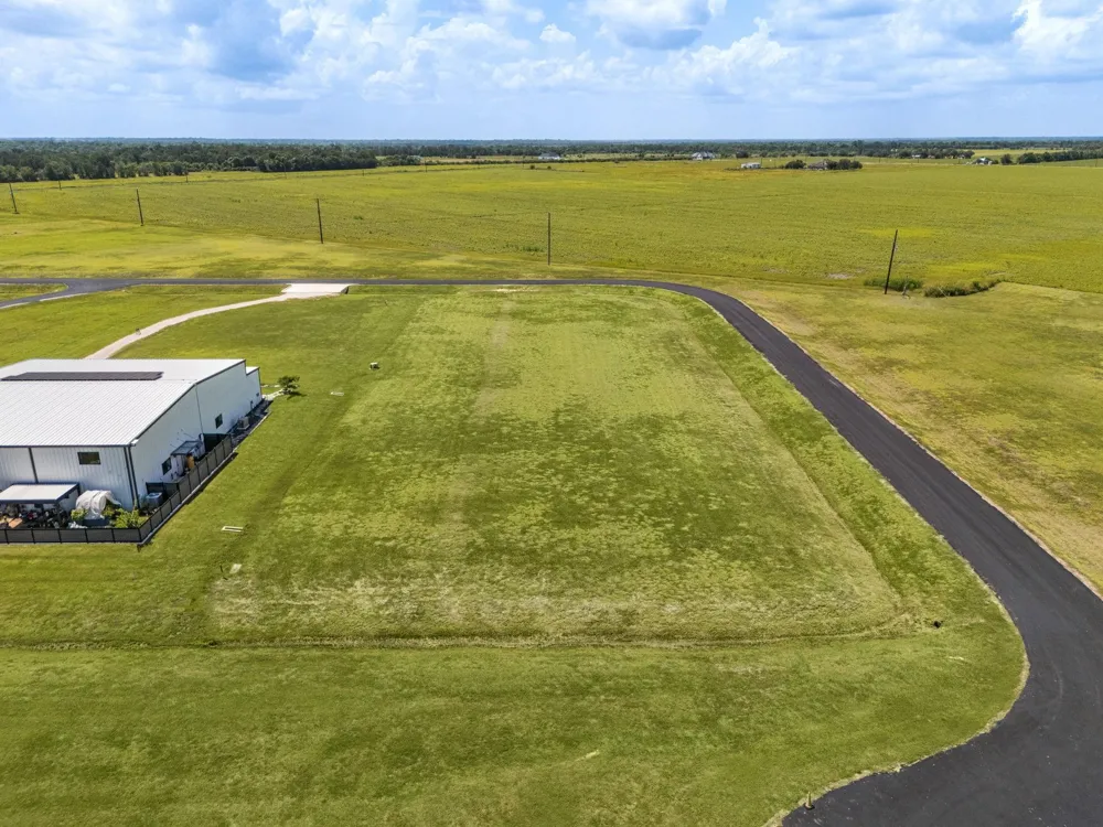 7915 Meteor Drive Sealy, TX 77474