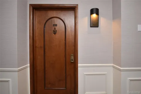 211 E Merrill Street #404