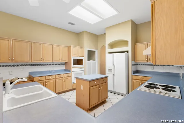 2618 Fairfield Bend Drive San Antonio, TX 78231
