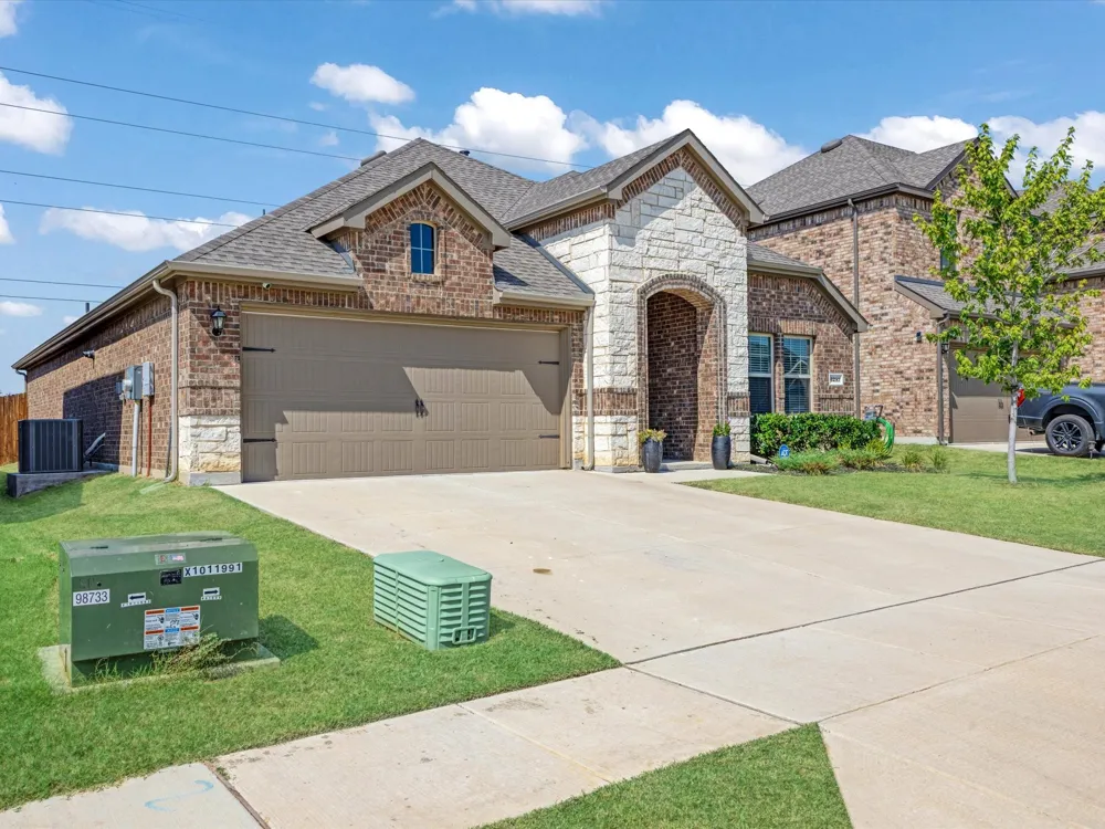 3257 Trails End Road Aubrey, TX 76227