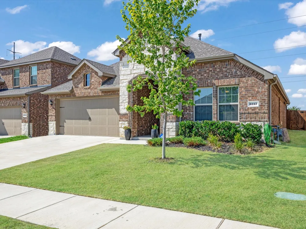 3257 Trails End Road Aubrey, TX 76227