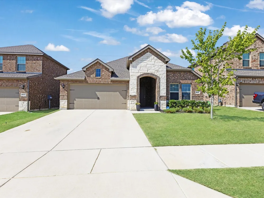 3257 Trails End Road Aubrey, TX 76227