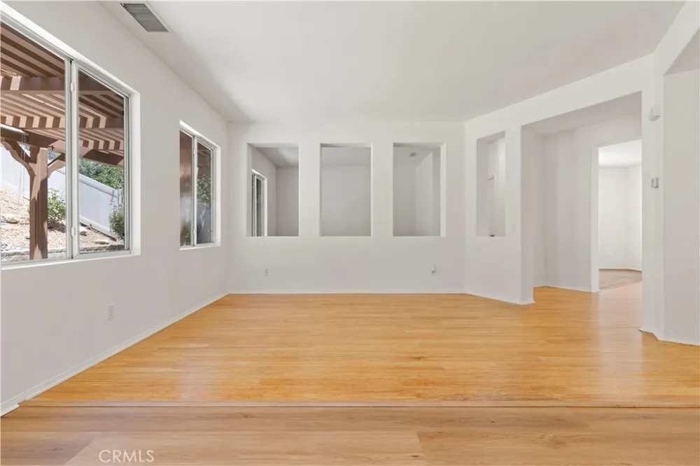 28549 Silverking Trail Saugus, CA 91390