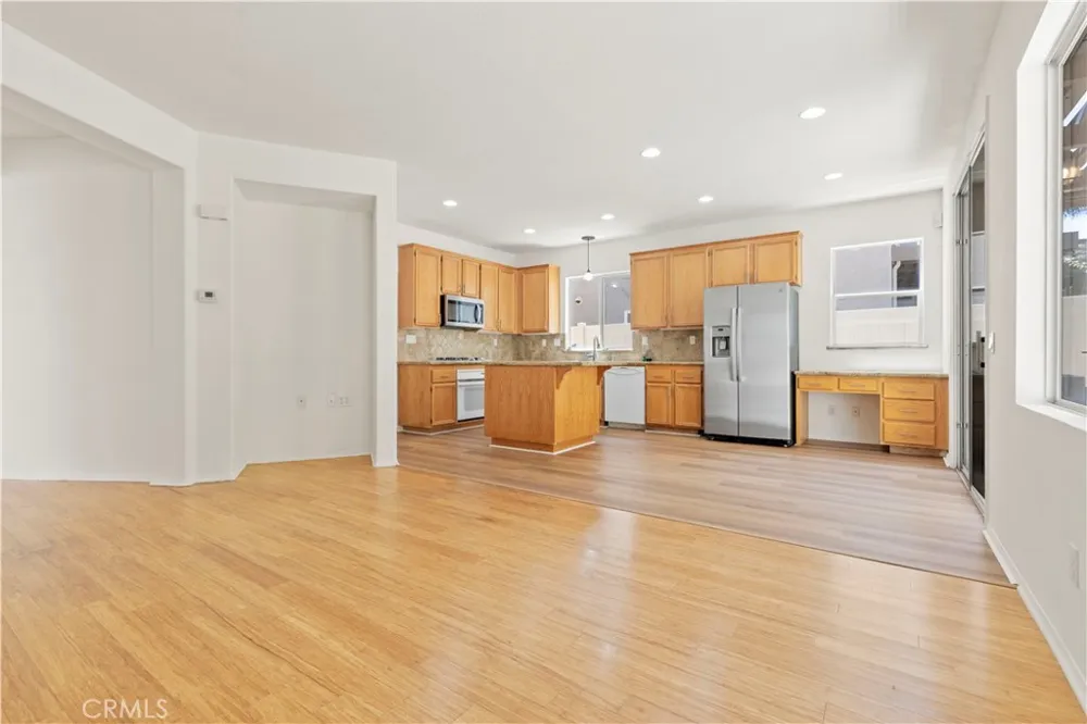 28549 Silverking Trail Saugus, CA 91390