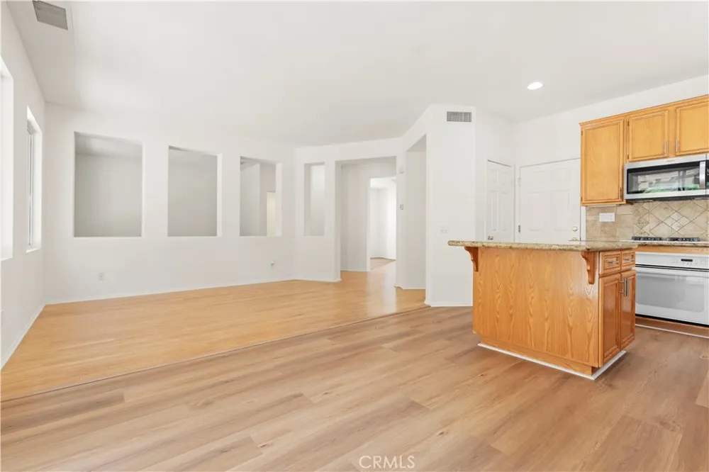 28549 Silverking Trail Saugus, CA 91390