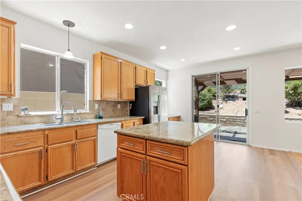 28549 Silverking Trail Saugus, CA 91390