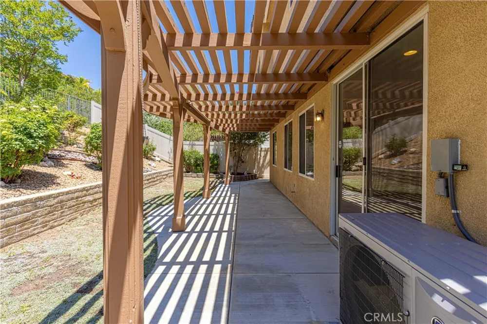 28549 Silverking Trail Saugus, CA 91390