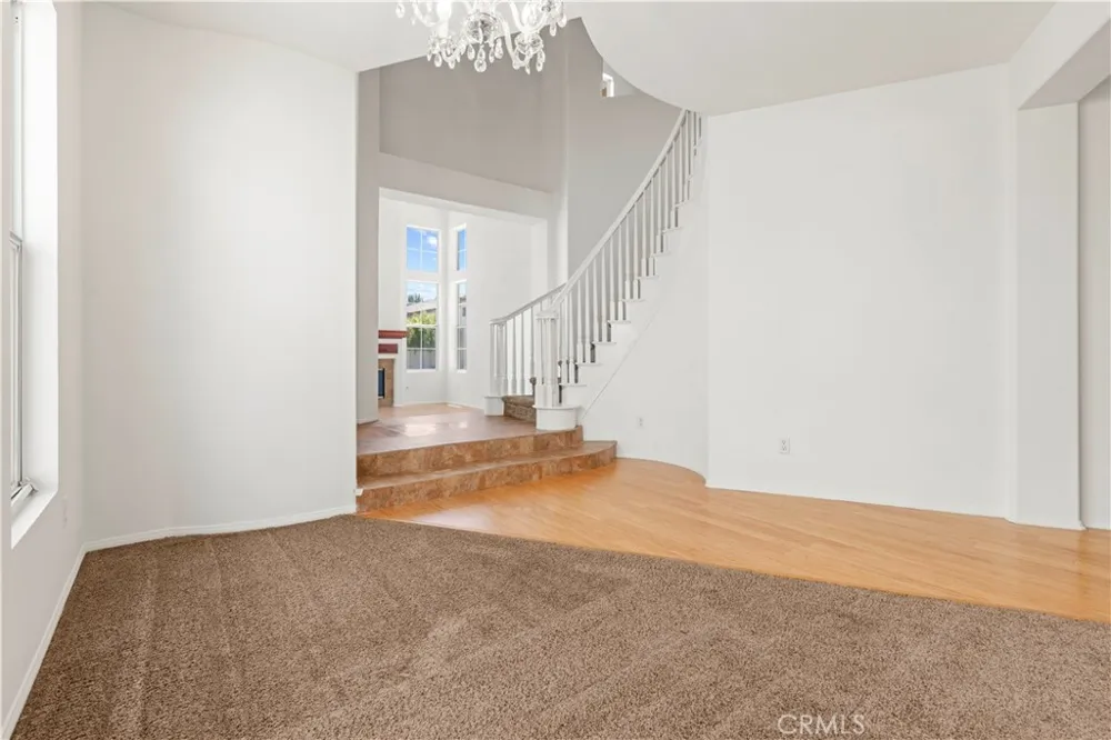 28549 Silverking Trail Saugus, CA 91390