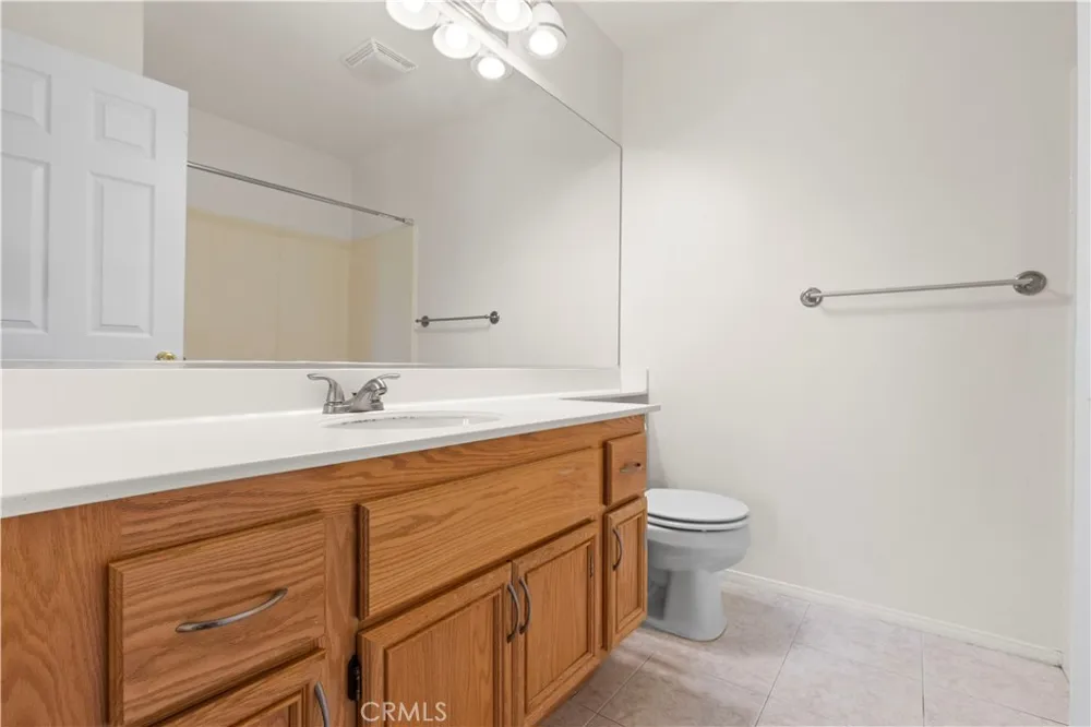 28549 Silverking Trail Saugus, CA 91390