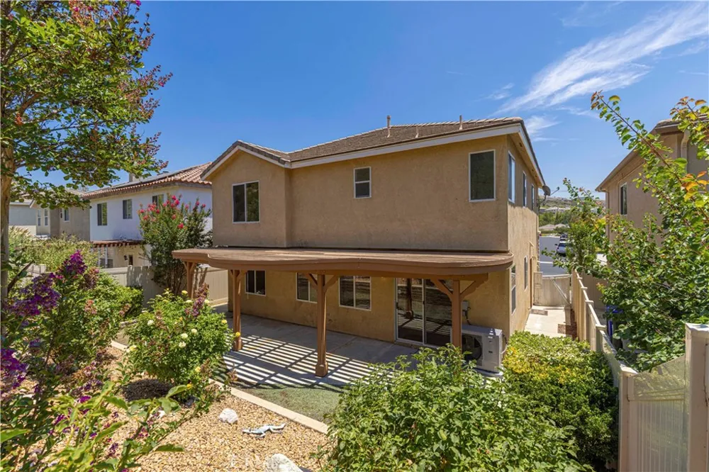 28549 Silverking Trail Saugus, CA 91390