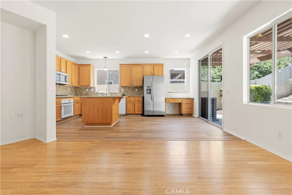 28549 Silverking Trail Saugus, CA 91390