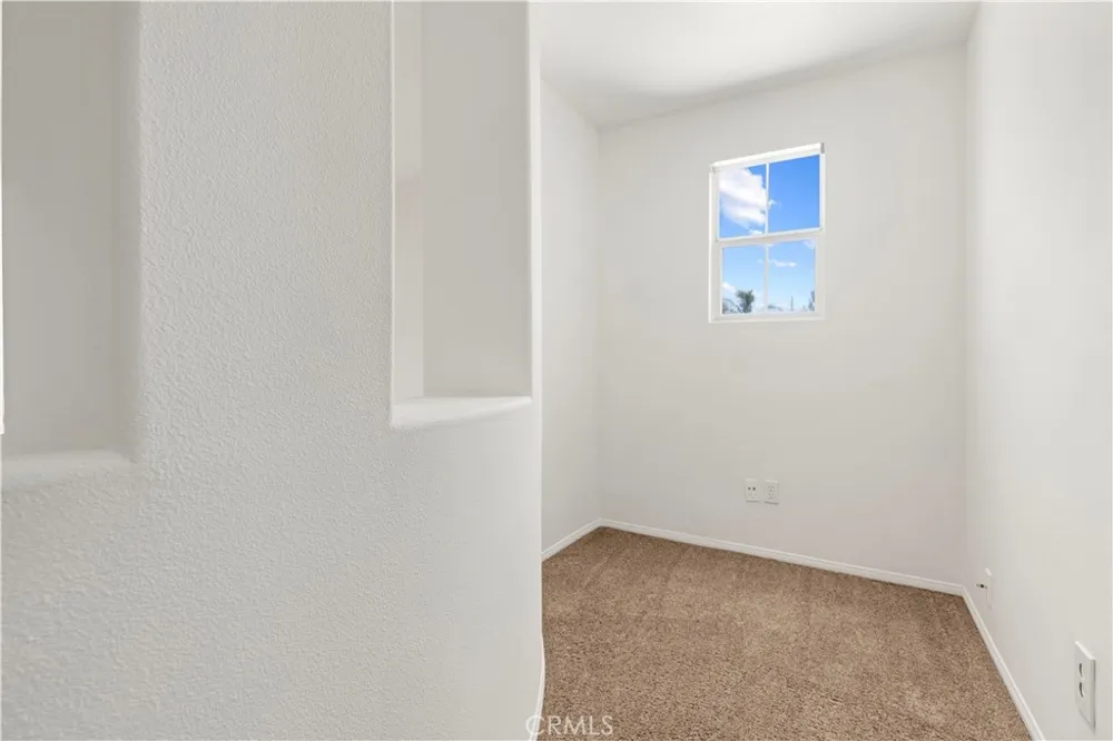 28549 Silverking Trail Saugus, CA 91390