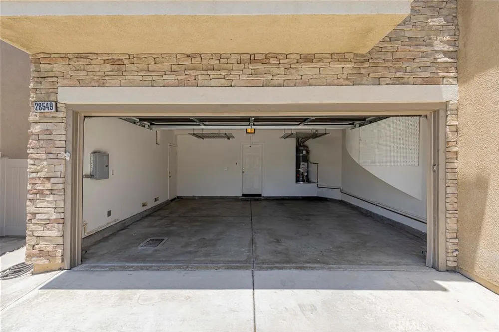 28549 Silverking Trail Saugus, CA 91390