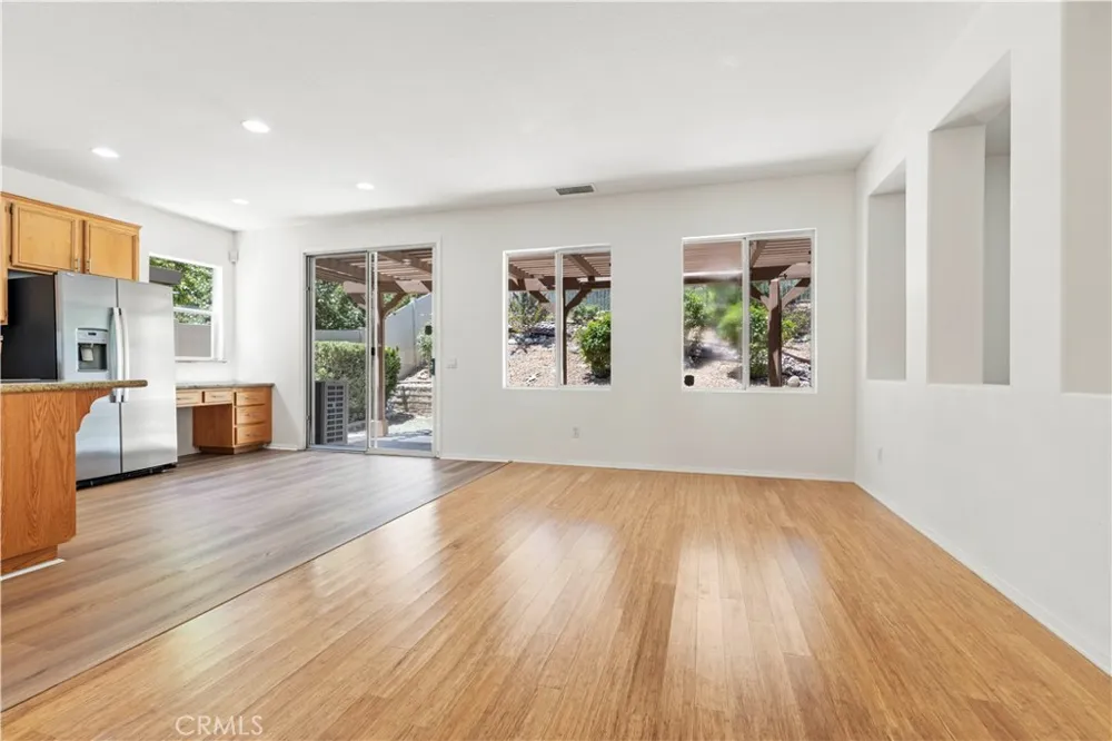 28549 Silverking Trail Saugus, CA 91390
