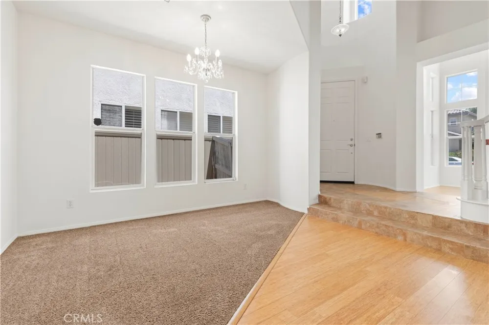 28549 Silverking Trail Saugus, CA 91390