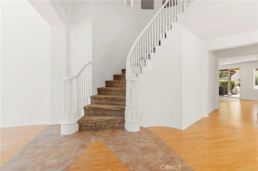 28549 Silverking Trail Saugus, CA 91390