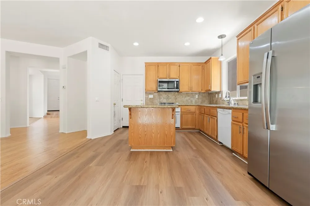 28549 Silverking Trail Saugus, CA 91390